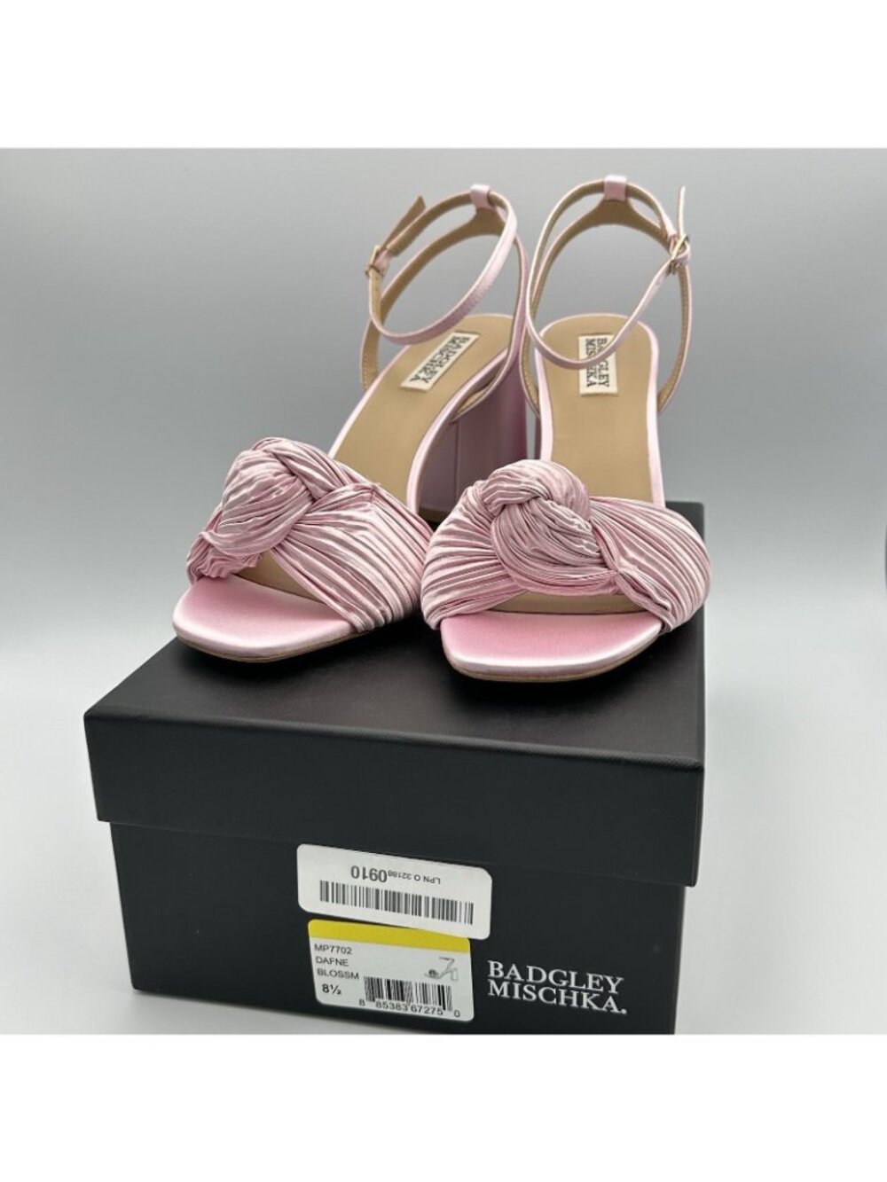 Badgley Mischka Dafne Blossm Sandals Women’s Size 8.5 Pink Ankle Strap NWT - Picture 9 of 9